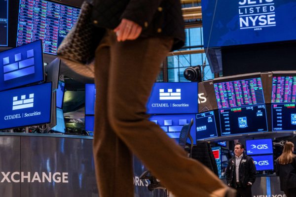 S&P 500 Soars: Four-Day Winning Streak Fuels 4% Weekly Gain