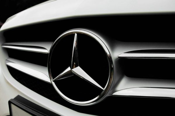 Mercedes-Benz Hits the Brakes: Tariffs and Slow Sales Force Earnings Guidance Withdrawal