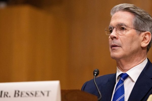Ackman Calls Treasury Secretary Bessent a ‘Steady Hand’ Amidst Market Volatility