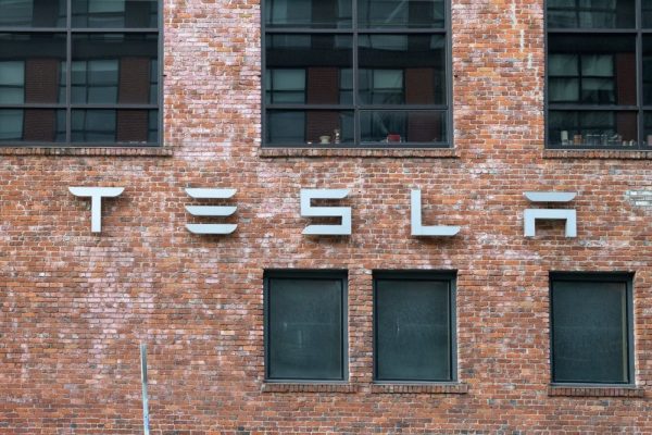 Tesla’s Resurgence: Is This the Bottom? Tom Lee Weighs In