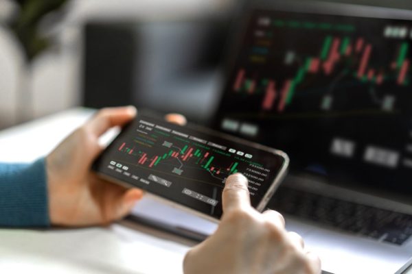 Bill Miller’s Q4 Picks: A Case Study in Market Volatility