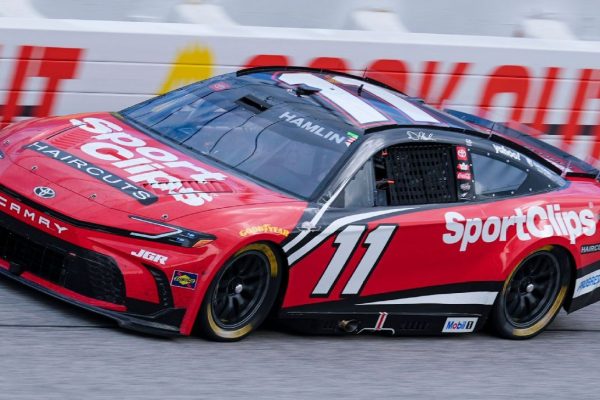 Hamlin’s Darlington Triumph: Overtime Victory and Pit Crew Prowess