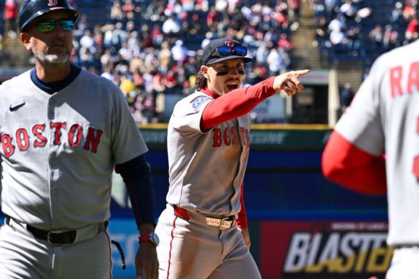 Cleveland Fan Ejected for Taunting Jarren Duran:  A Look at Fan Behavior and Player Support