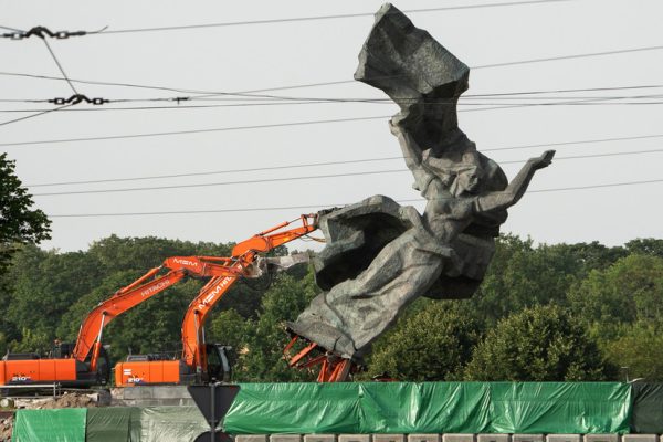 Soviet War Memorials Vandalized: Russia Launches Investigation Across Eastern Europe