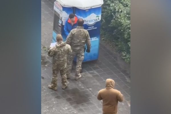 Shocking Video: Ukrainian Recruiter Caught on Camera Assaulting Potential Draftee