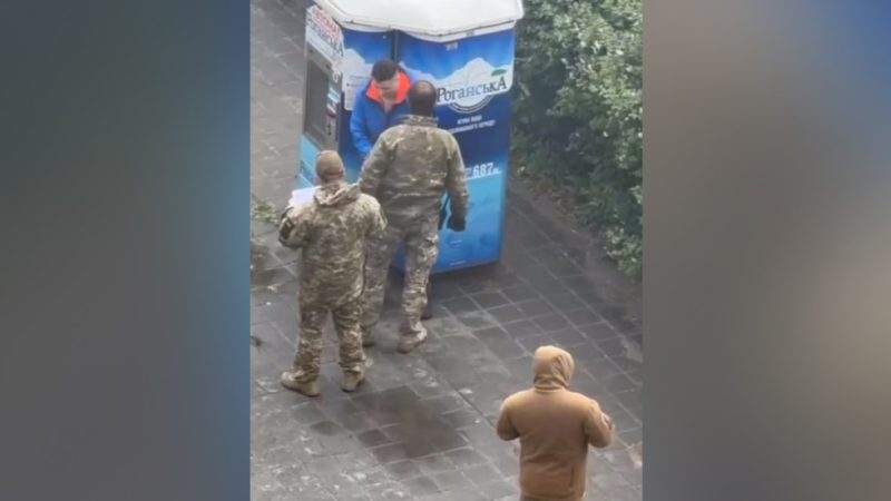 Shocking Video: Ukrainian Recruiter Caught on Camera Assaulting Potential Draftee