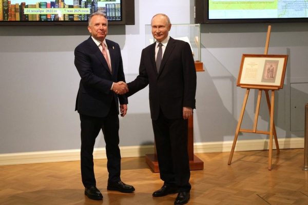 Trump Aide Predicts Success for Putin Call: A Step Towards Peace?