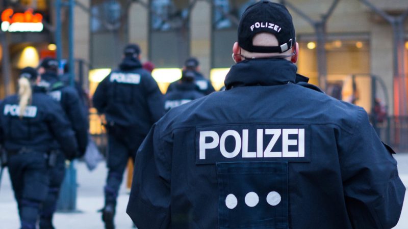 Knife Attack in Hamburg: Multiple Injuries, Suspect Apprehended
