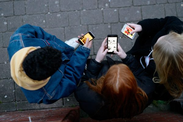 The Great Smartphone Debate: Do School Bans Really Work?