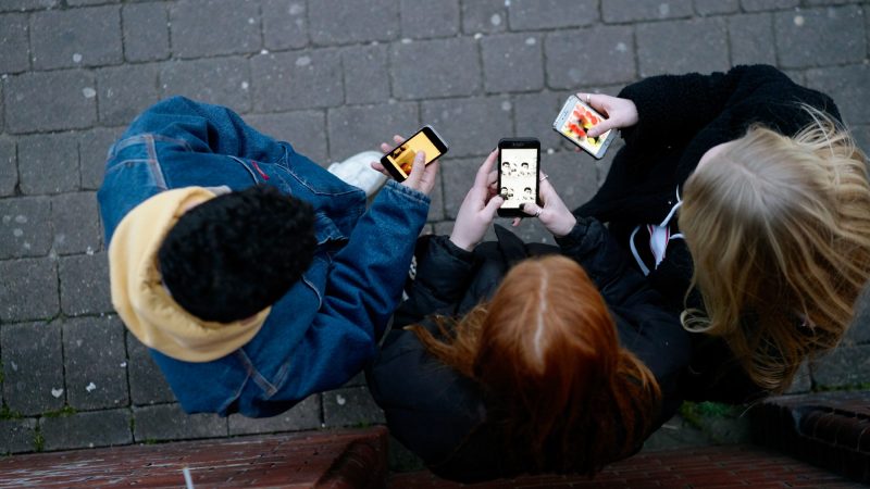 The Great Smartphone Debate: Do School Bans Really Work?