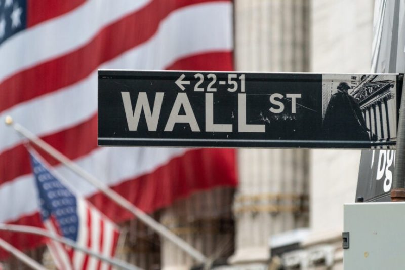 Tariff Troubles: US Stocks Poised for a Dip?
