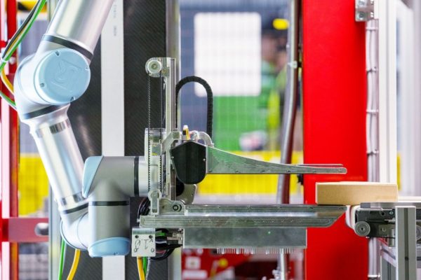 Amazon’s Vulcan: The Warehouse Robot That Can Feel