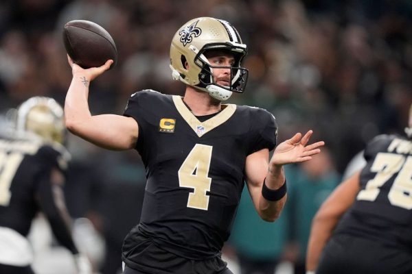 Derek Carr’s Unexpected Retirement: A Shoulder Injury Ends a Stellar Career?