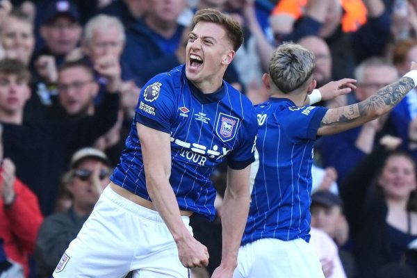 Delap’s Dilemma: Chelsea or Man United? The Young Striker’s Big Decision