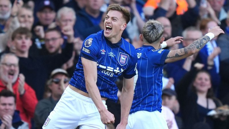 Delap’s Dilemma: Chelsea or Man United? The Young Striker’s Big Decision