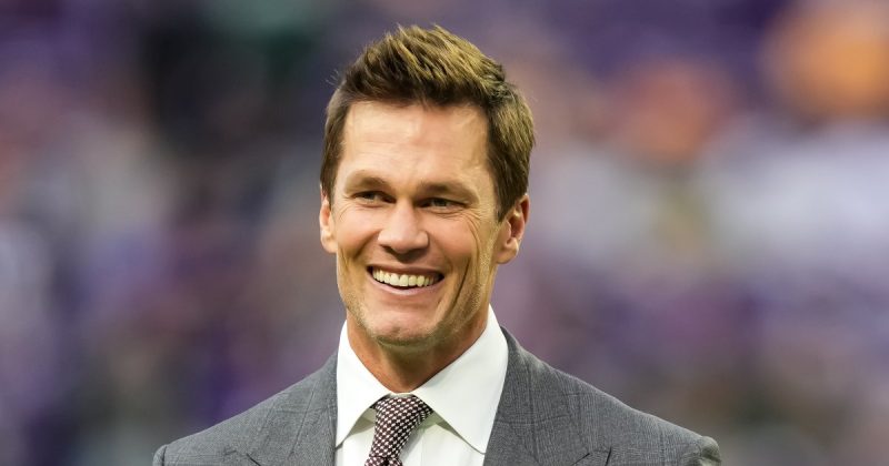Tom Brady’s Heartwarming Lock Screen: A Dad’s Devotion on Full Display