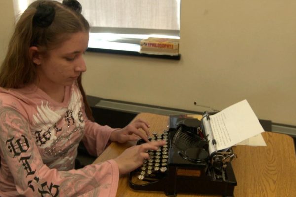 Tom Hanks’ Typewriter Kindness: A Lesson in Analog Connection