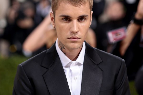 Justin Bieber’s Hilarious Paparazzi Response: From ‘Traumatized’ Texts to Owned Jokes