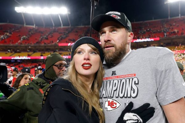 Taylor Swift and Travis Kelce: Wedding Dance Sparks Romance Rumors!
