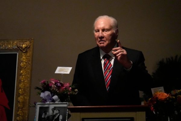 Televangelist Jimmy Swaggart Fighting for His Life After Cardiac Arrest