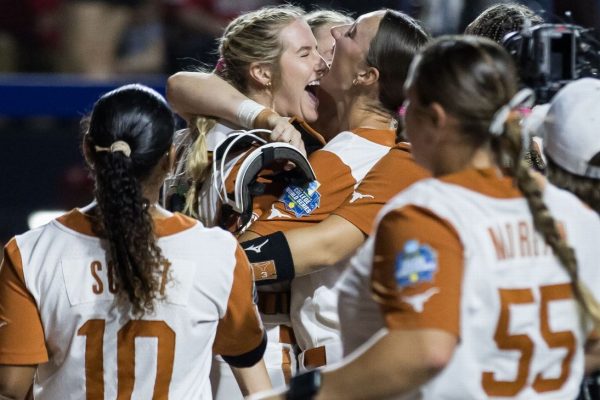 Texas Longhorns Punch Their Ticket to WCWS Victory with Atwood’s Clutch Hit!