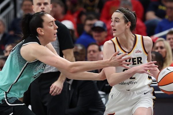 Caitlin Clark’s Scorching Return: A Dominant First Half Performance