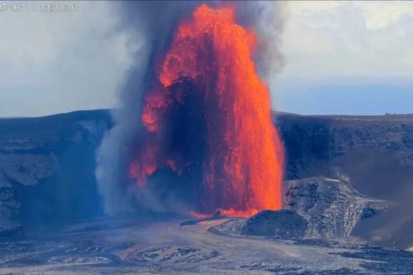 Kilauea’s Fiery Fury: Lava Fountains Soar Over 330 Feet!
