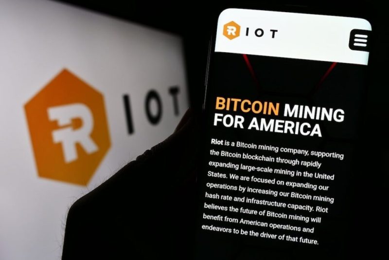 Riot Platforms: Mining Stock Soars While Bitcoin Remains Stagnant