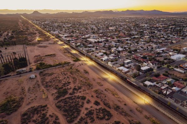 Arizona’s Democratic Primary: A Battle of the Outsiders