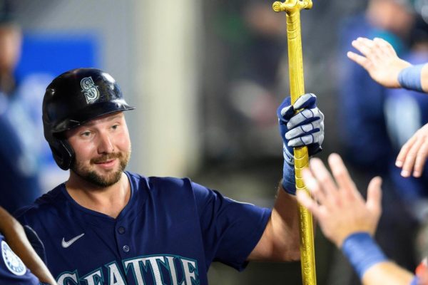 Raleigh’s Roar: Mariners’ Catcher Blasts 40th Homer, Secures Victory!