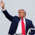 Trump’s Ambitious Plan: A Putin-Zelensky Summit Next Week?