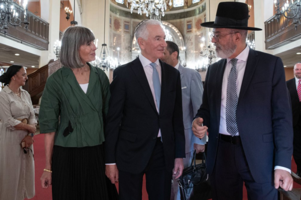 France Calls in US Envoy After Anti-Semitism Accusations Against Macron