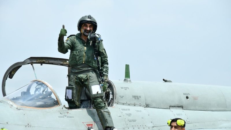 Air Chief Marshal’s Farewell Flight: A MiG-21 Legend Takes its Final Bow
