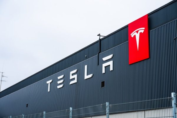 Tesla Insiders’ Mass Exodus: Over 50% Equity Dumped – What Does It Mean?