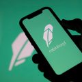Robinhood’s AI-Powered Digests: Stock Market Clarity for Everyone